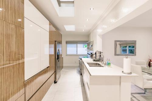 Uhost AI | 5BR Retreat | Pool, Valet & Event Space