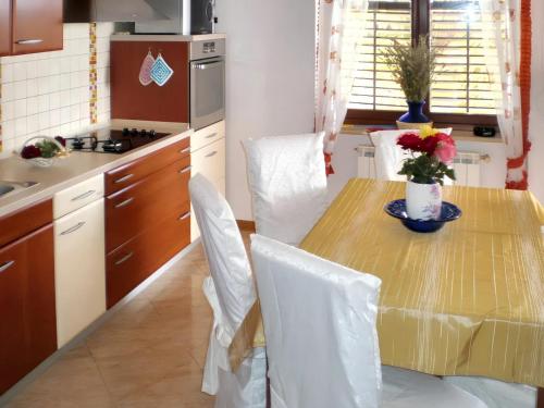 Erkély/terasz, Charming villa in Umag with private pool in Finida