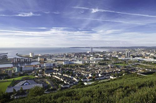 Captivating 1-Bed Apartment in Swansea