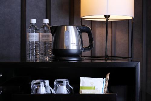 Standard Twin Room image 8
