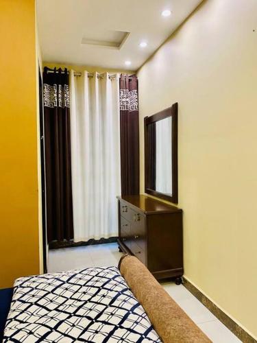 Bahria Town Lahore - NEXT INN Two Bedroom condo with free parking 203 - image 6
