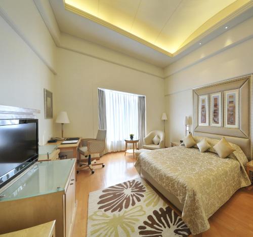 Deluxe Plaza Room with 20% disc on food and beverage at The Great Kebab Factory  image 4