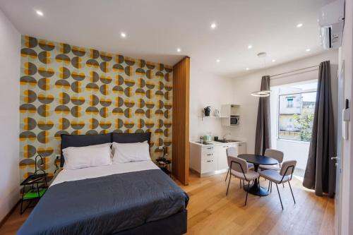 House in Decumani Yellow By HouseinNaples, Neapol