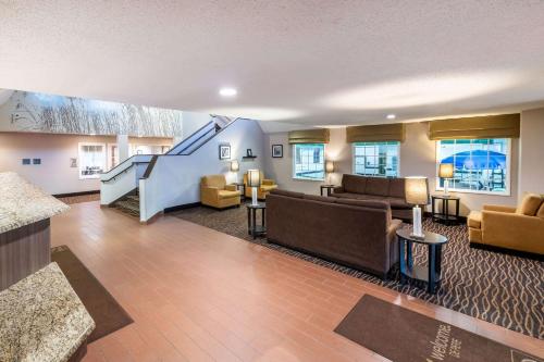 Sleep Inn & Suites Green Bay South - image 2