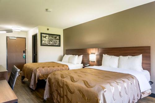 Queen Room with Two Queen Beds - Non-Smoking