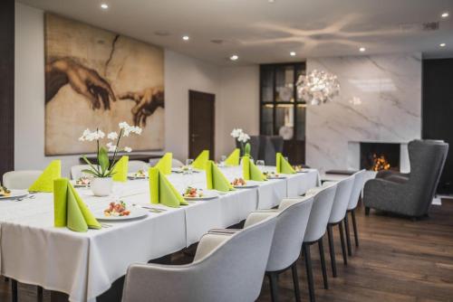 อาหารและเครื่องดื่ม, Kontakt Wellness Hotel in สตาราเลสนา