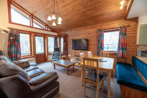Loch Insh Chalets and Apartments in Кінкрег