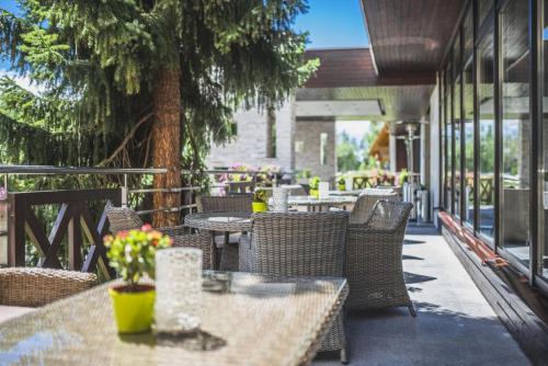 ระเบียง/ชานเรือน, Kontakt Wellness Hotel in สตาราเลสนา