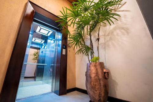 547265023 Limeshine - Airport Transit Hotels & Residences