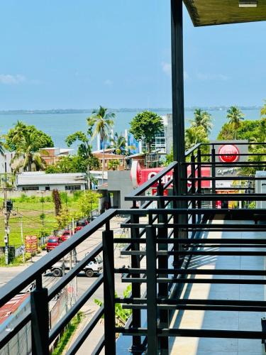 547265079 Limeshine - Airport Transit Hotels & Residences