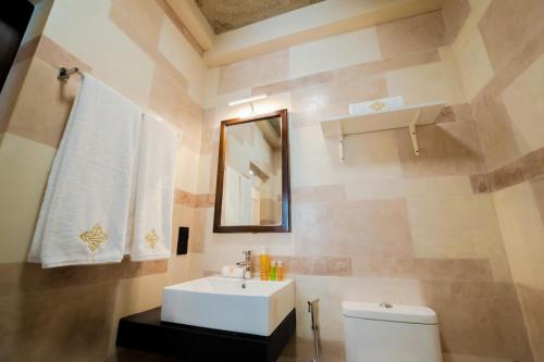 547265124 Limeshine - Airport Transit Hotels & Residences