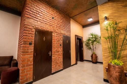 547265135 Limeshine - Airport Transit Hotels & Residences