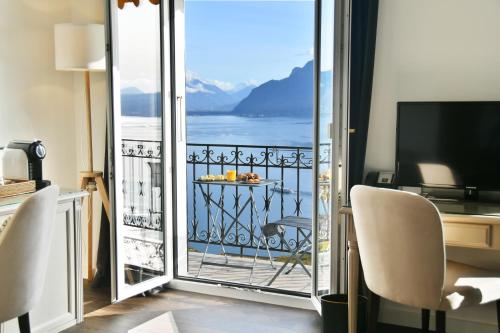Deluxe Double Room with Lake View or Partial Lake View