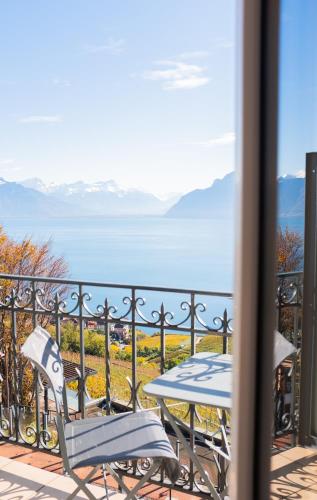 Standard Double Room with Lake View