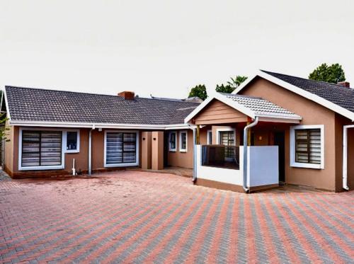 LAUREN PALACE GUESTHOUSE in Vanderbijlpark