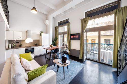2-level apartments on Krizikova near the metro, Прага (фото 3)