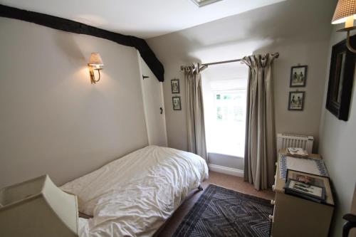 Poocks Cottage - image 6