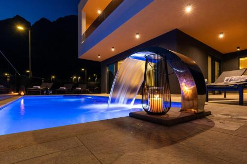 Peldbaseins, Luxury Villa Sirius in Bast