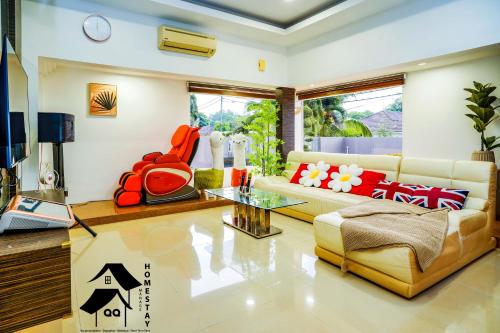 Shared lounge/TV area, Seremban Bungalow Cosy Homestay 舒适宽阔独立式洋房 in Seremban