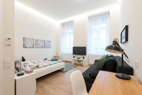 LUXURY NEW-3BDR 3BTH SAUNA!CITY CENTER, Budapest