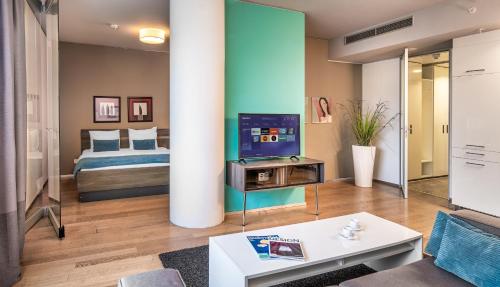 room detail thumbnail 1