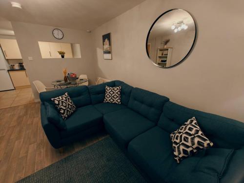 2BR Cosy City Centre Apartment - Tap to explore photos