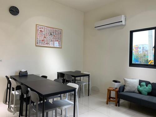 Shared lounge/TV area, Fish Tears B&B near Penghu Wanganyu