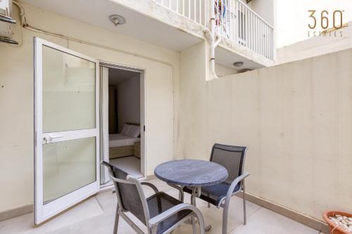 Cosy 1BR home with back terrace in Gzira by 360 Estates