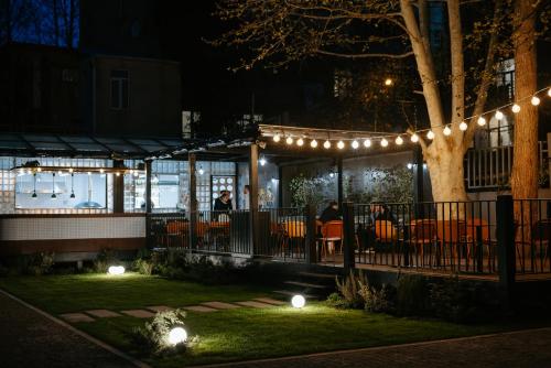 餐廳, 第比利斯二十年代酒店 - 住宿及用餐 (Hotel Twenties Tbilisi - Stay & Dine) in 提比里斯市中心