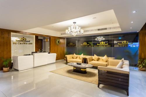 Lobby, De Crown Inn in Tilottama