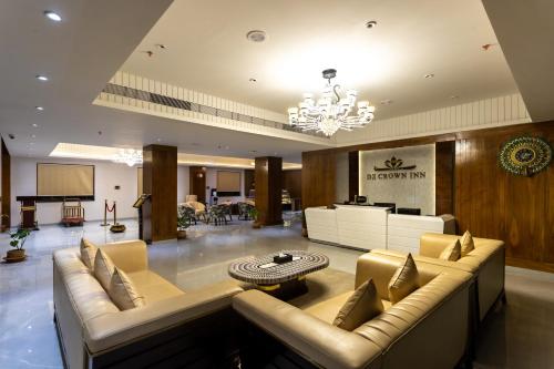 Lobby, De Crown Inn in Tilottama