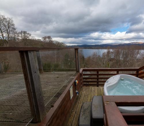 Loch Insh Chalets and Apartments in Кінкрег