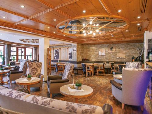 Pub/Lounge, Hotel Salnerhof in Ischgl