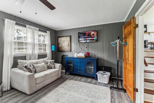 Spacious 4BR Marietta Home, Perfect for Families in Marietta, USA