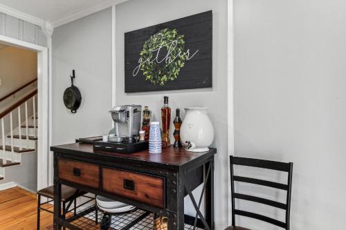 Spacious 4BR Marietta Home, Perfect for Families in Marietta, USA