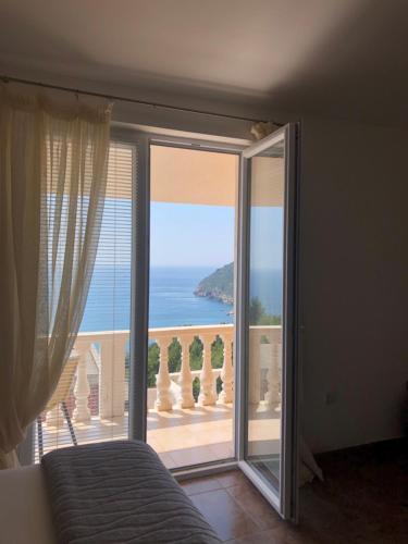 Vila Bronhi in Zagrade