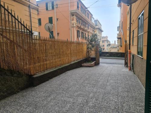Ampio appartamento con 2 posti auto e cortile, Génova (foto 10)