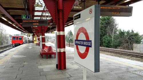 Upminster Bridge Station Excel House - image 4