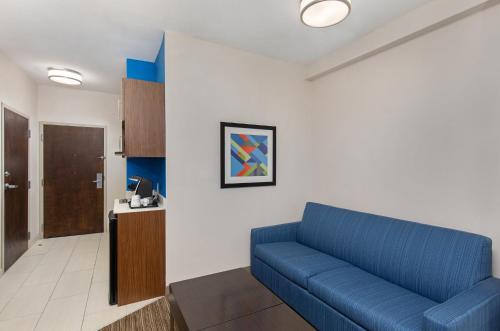 Holiday Inn Express Hotel & Suites Birmingham - Inverness 280 by IHG