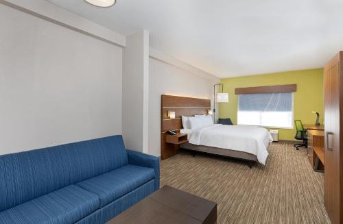 Holiday Inn Express Hotel & Suites Birmingham - Inverness 280 By IHG