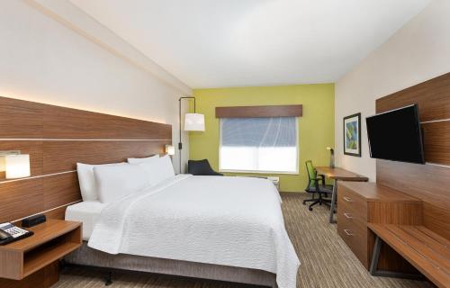 Holiday Inn Express Hotel & Suites Birmingham - Inverness 280 By IHG