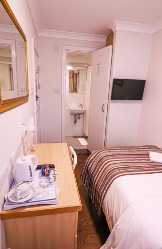 Fairway Hotel - image 13