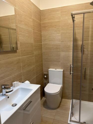Twin Room image 4