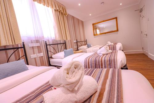 Fairway Hotel - image 12