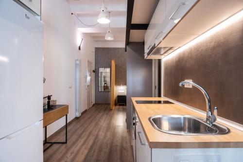 Beautiful renovated Loft minutes from the beach, Barcelona (photo 8)