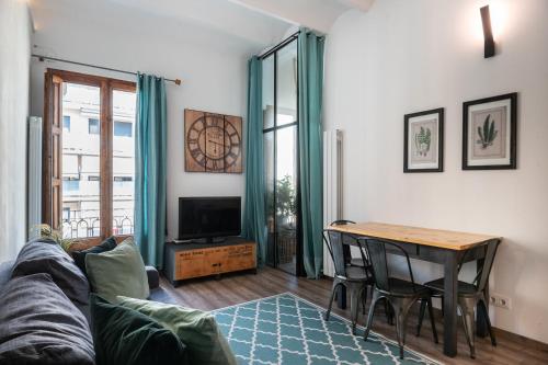 Beautiful renovated Loft minutes from the beach, Barcelona (photo 2)