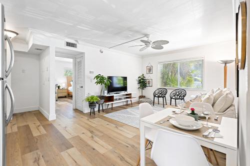 Cozy Beach Apartment Las Olas Blvd - Tap to explore photos