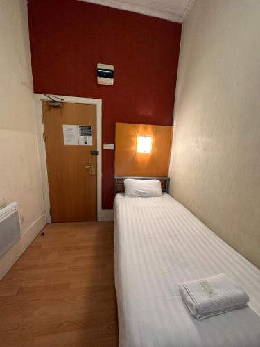 Berkeley Court Hotel - image 12