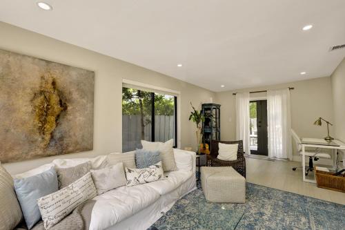 Designer Home w Pool & Firepit - 7 min to Brickell - Tap to explore photos