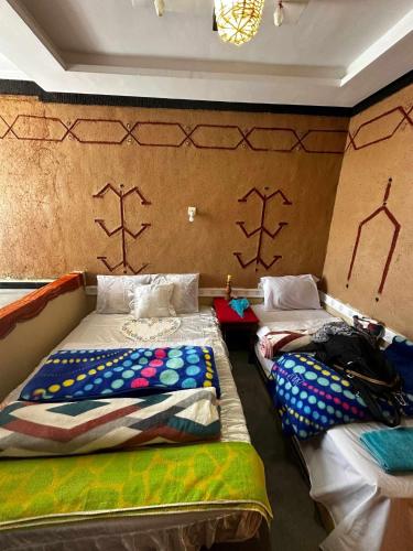 1 double bed, 1 twin bed